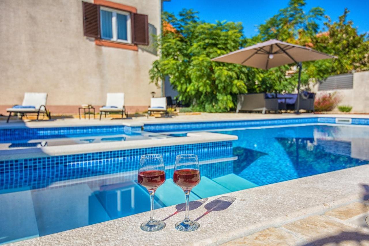 Holiday Home Tower With Private Pool, Sauna And Quads Smilcic Exterior photo